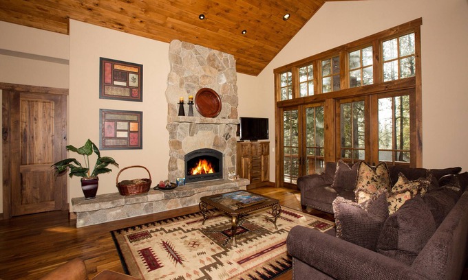 Truckee House | Monthly Lease - Bottcher Loop by Tahoe Getaways - Luxury Gray's Crossing 4 BR & Pet Friendly!