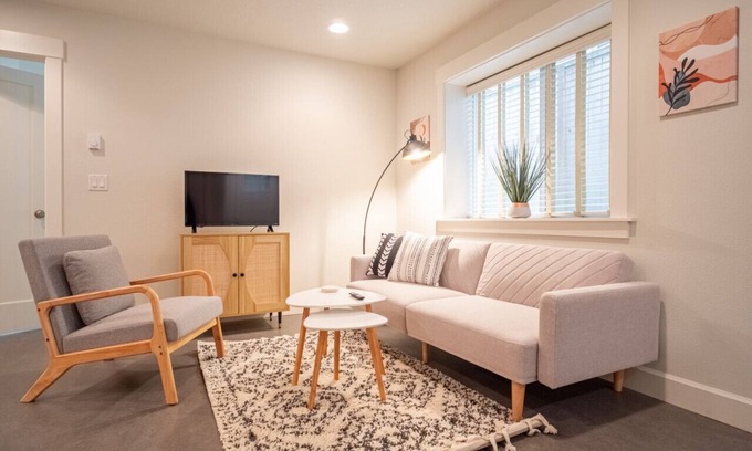 Sabin Apartment | Monthly Rental - Charming Retreat in Alberta Arts District