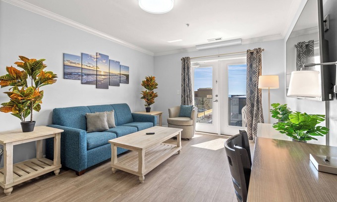 Myrtle Beach Condo | MONTHLY RENTAL - Gorgeous 2 Bedroom Oceanview Condo + Access to Amenities