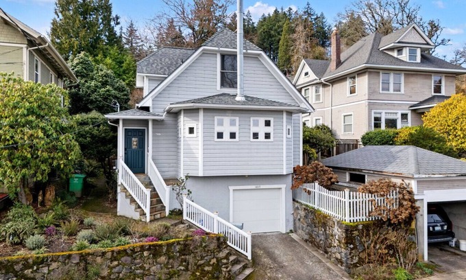 Corbett - Terwilliger - Lair Hill House | Monthly Rental - Modern Hillside Retreat with Stunning Views & Easy City Access
