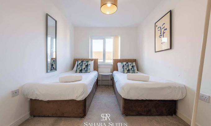 Llanwern House | Monthly Stays | Upto 20%OFF | Modern 3BR | Parking