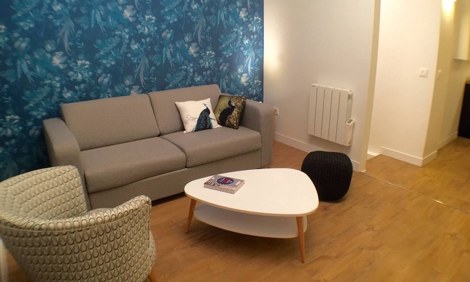 Quartier des Grandes-Carrieres Apartment | Montmartre's Finest: 2BR, 70m², Family-Friendly Stay
