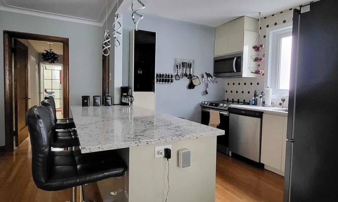 Hampstead House | Montreal lower luxurious duplex