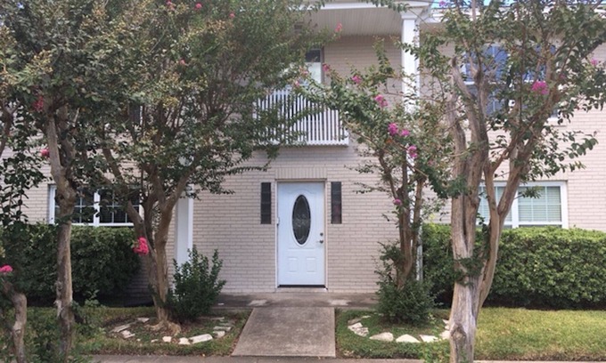 Neartown Apartment | Montrose Hist Dist- Welcoming 2 BR apartment