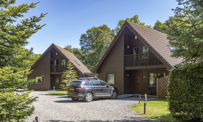 Ascog Ski Chalet | Montrose Lodge with private hot tub and sauna
