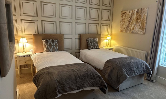 Crewe House | Moon House 2 bed 2 Bathroom (sleeps 4). Crewe Town Centre House. With Sky TV