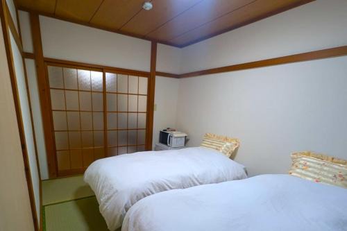 Takatsu Apartment | Moon Rising 102