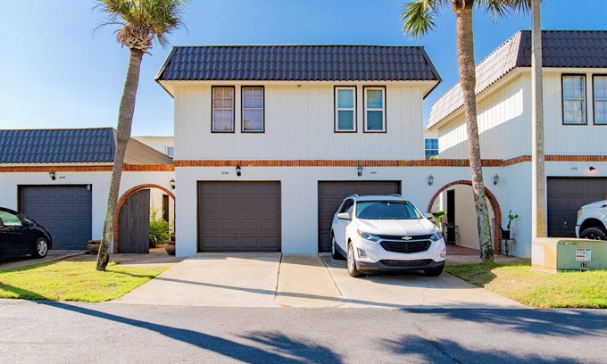 Pensacola Beach House | Moonlight Beach Studio | Easy Beach Access!