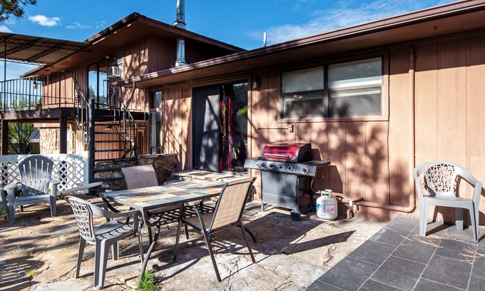 Ruidoso House | Moonlight Ridge | Spacious Home + Pool Table & Mountain Views