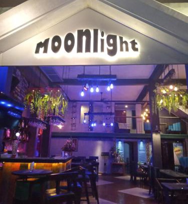 Daun Penh Hotel | Moonlight Villa