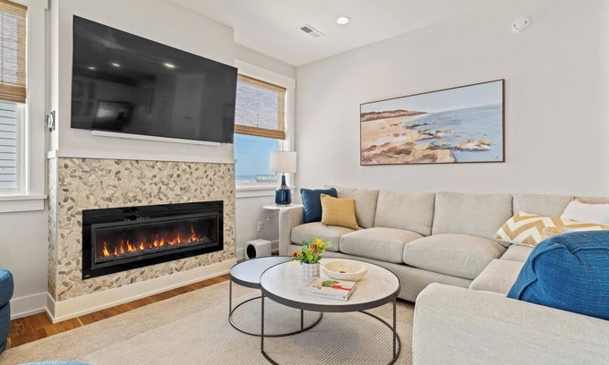 Kill Devil Hills House | Moonlit Manor 4 Bedroom Home with Private Pool!