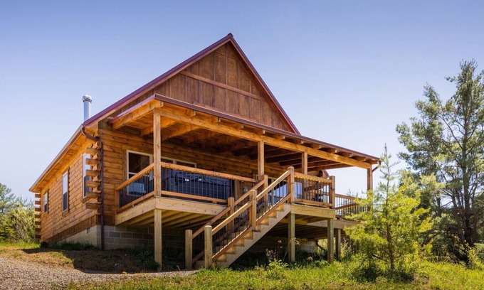 Logan Cabin | Moonshine Mountain Lodge - Inn &Spa at Cedar Falls