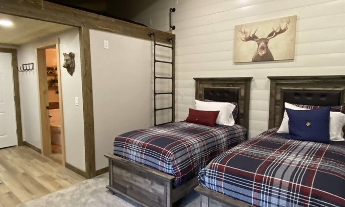 Sterling Apartment | Moose Hollow at Catch’em AK