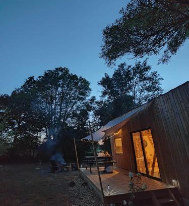 Saint-Jacques-d'Ambur Ski Chalet | Moose home Tiny house AMBUR