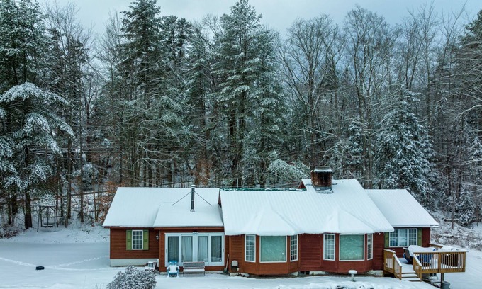 Londonderry House | Moose Meadow - Great sledding and Summertime Activities