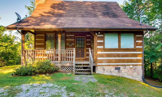 Gatlinburg - Pigeon Forge House | Moose Tracks Cabin