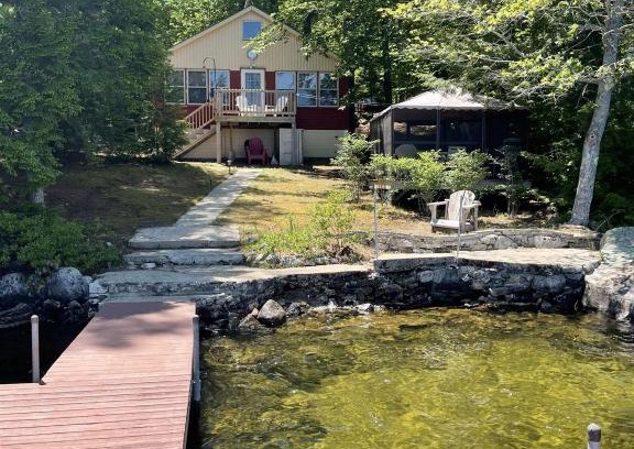 Sebago House | MOOSEY ON INN LIMIT 8 cottage
