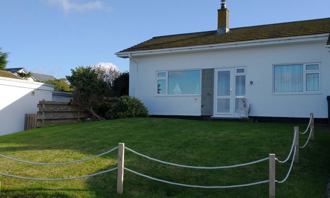 Port Isaac House | Mor Gwyns Port Isaac - sleeps 6 + parking & welcome dogs