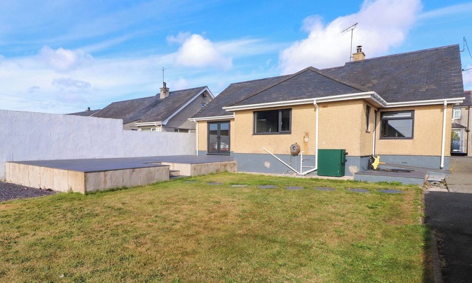 Edern House | MORANNEDD, pet friendly, country holiday cottage in Morfa Nefyn