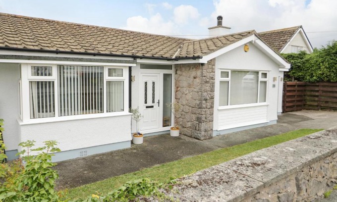 Benllech House | Moranva