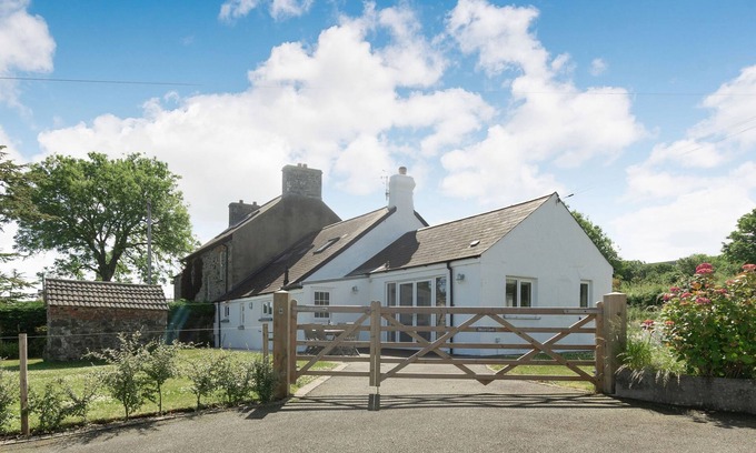 Newport Cottage | MORLAN COTTAGE, family friendly in Newport, Pembrokeshire