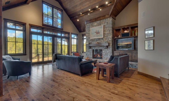 Truckee House | Morningstar By Tahoe Getaways - Luxury Grays Crossing 4 BR with Pool Table - 4000+ Sqft