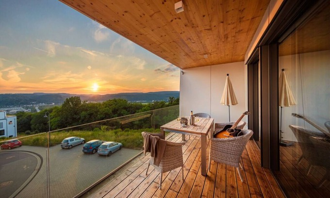 Kenn Apartment | Mosel Sky Lounge with loggia & panoramic view