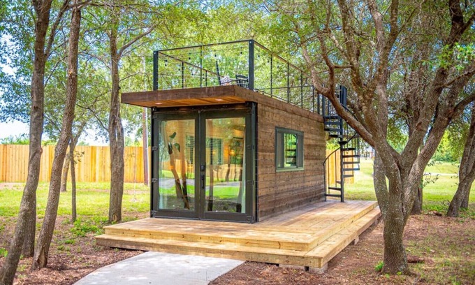 Waco House | Moss Oak - Container Home Near Magnolia and Baylor