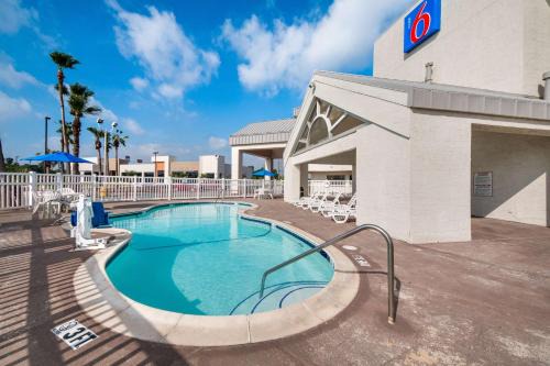 Brownsville Hotel | Motel 6-Brownsville, TX North