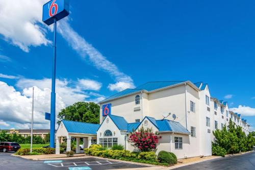 Downtown Chattanooga Hotel | Motel 6 Chattanooga Downtown