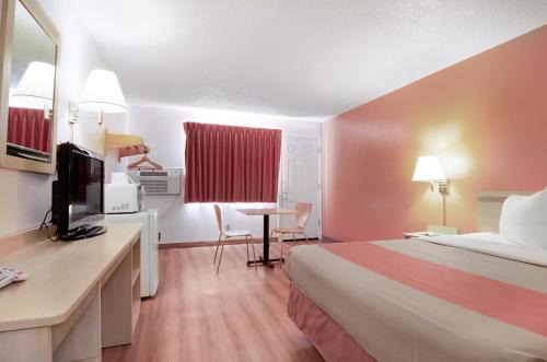 Colby Hotel | Motel 6-Colby, KS