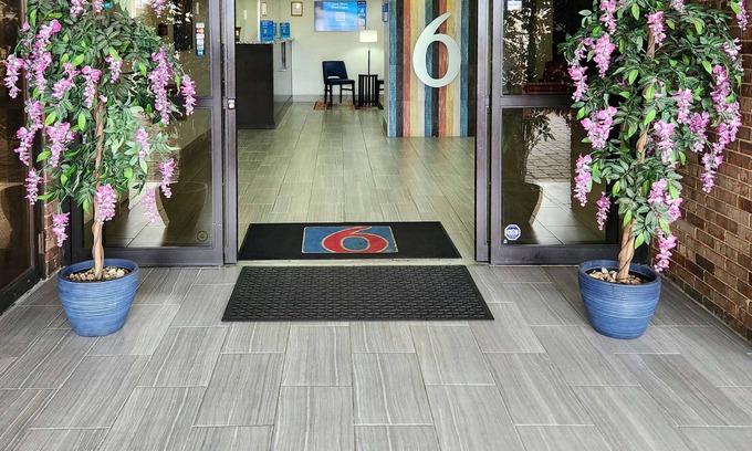 Columbus Hotel | Motel 6 Columbus, GA - Downtown