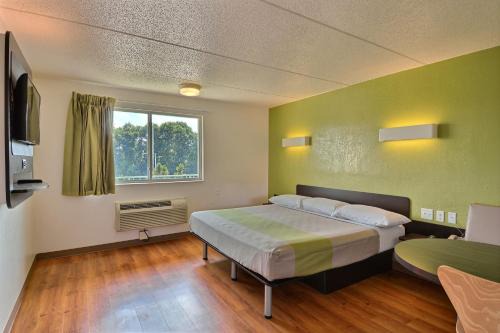 Danvers Hotel | Motel 6-Danvers, MA - Boston North