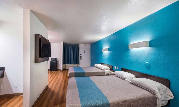 Irving Hotel | Motel 6 Irving, TX - Irving DFW Airport East