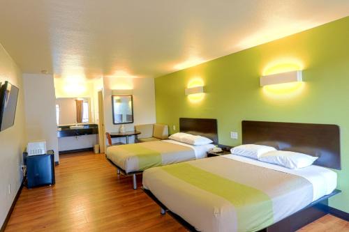 Longview Hotel | Motel 6-Longview, TX - North