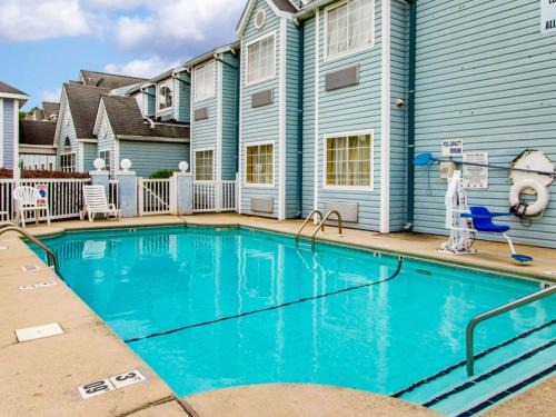 Tillmans Corner Hotel | Motel 6-Mobile, AL