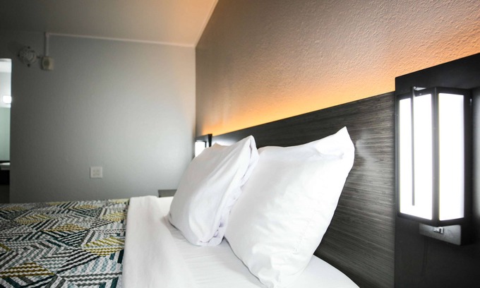 Central Sacramento Hotel | Motel 6 Sacramento, CA - Old Sacramento North