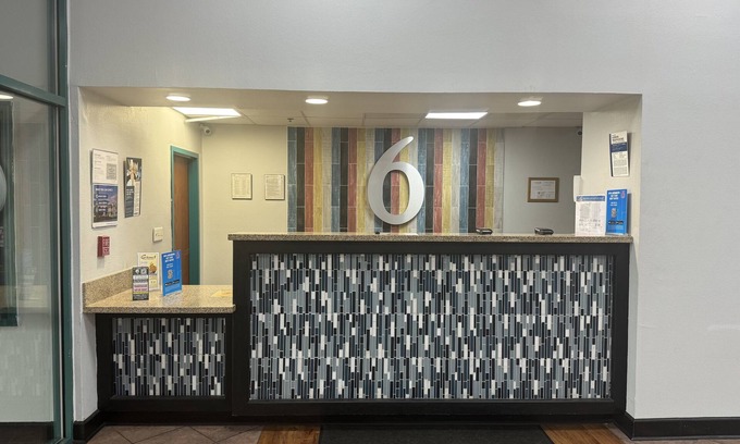 Savannah Hotel | Motel 6 Savannah, GA- Gateway & I-95