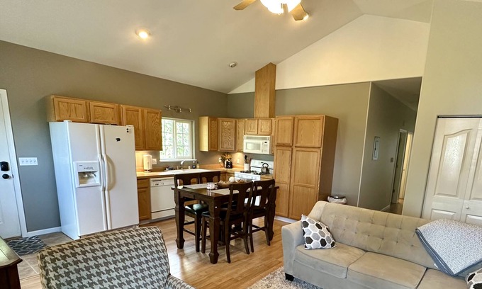 Huffman - O' Malley Apartment | Mother in Law apartment overlooking landscaped yard and ponds, ADA ramp.