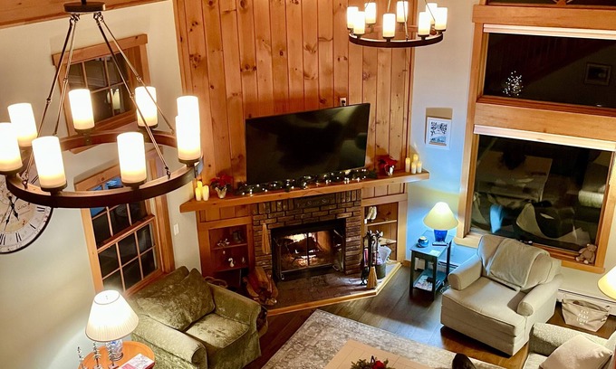 West Dover House | Mount Snow 5 bedroom upscale townhouse.