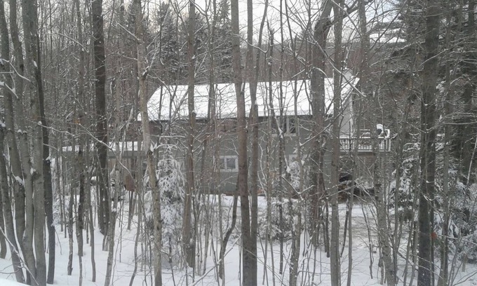West Dover House | Mount Snow Rental Beautiful 5BR+ Home with Hot Tub, Sauna, Pool Table and more!