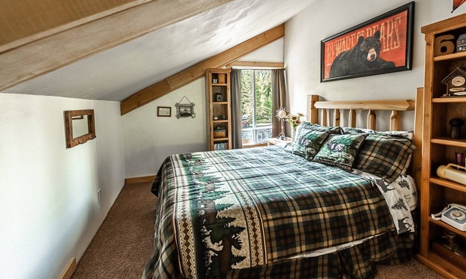 St. Regis Cabin | Mountain Adventure Chalet Firelit Nights SKI PASS!