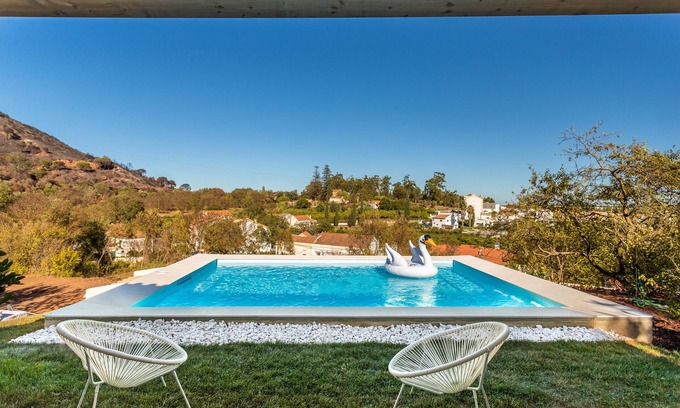 Setubal Villa | Mountain Arrábida Lodge by CadenzaLux