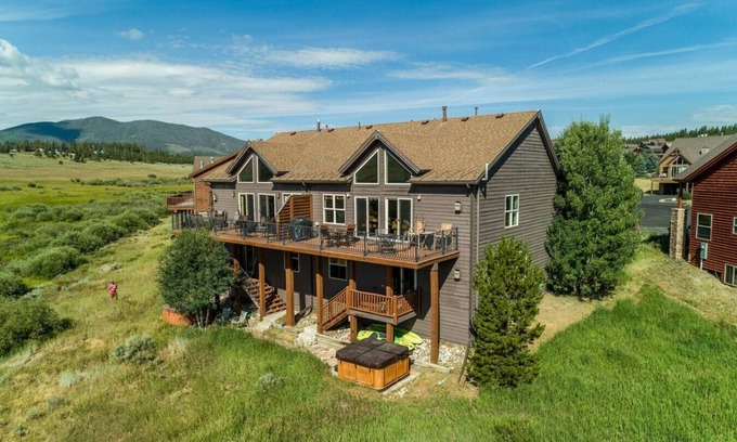Tabernash House | Mountain Bliss | 3 BR Retreat W/Views + Hot Tub