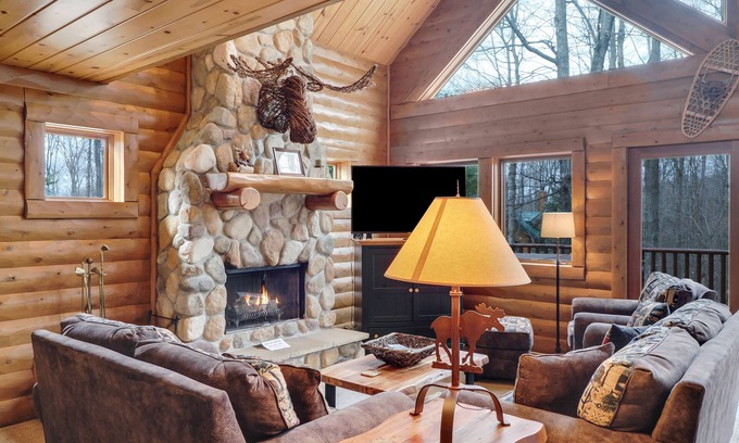 Boyne Falls Cabin | Mountain Cabin 816 | Monument Golf Course | Deer Lake | Boyne Mountain Resort