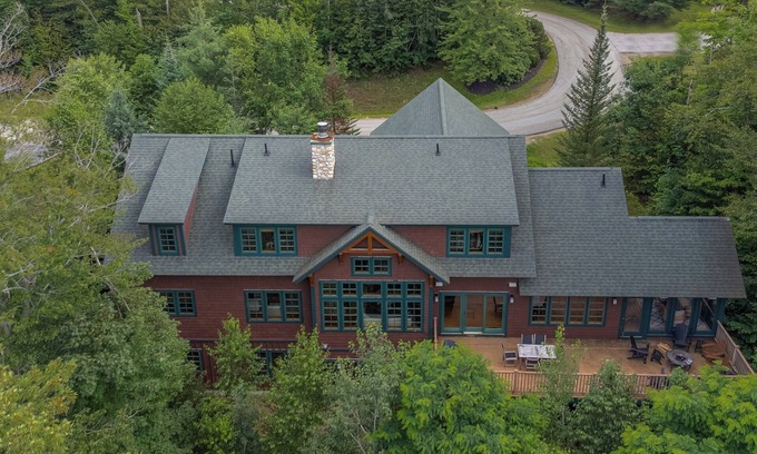 Lincoln House | Mountain Chalet with pool table, firepit, and internet | 9 bed 5.5 bath 5k sq/ft