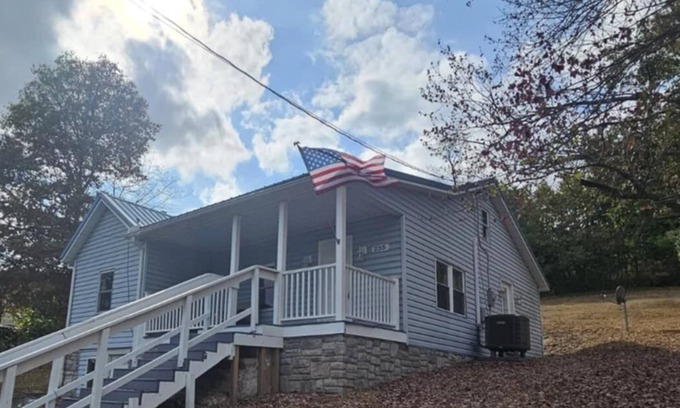 Wiley Ford House | Mountain Charm Retreat - 2 BR House - Minutes to Downtown Cumberland & Potomac