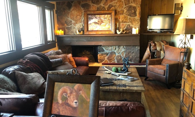 Big Sky Meadow Village Condo | Mountain Charm, Great Views of Lone Peak & Golf Course, WI-FI, Hot Tub & Pooln