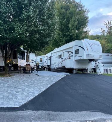 Gatlinburg - Pigeon Forge Other | Mountain Creek camper