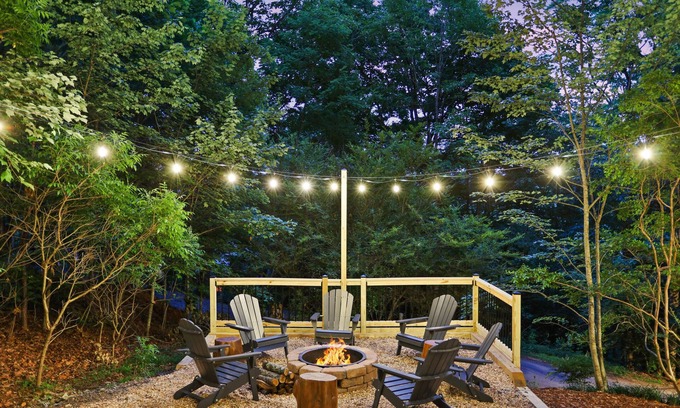 Blue Ridge Cabin | Mountain Crest Cottage Fabulous Fire Pit and 5 Minutes to Downtown Blue Ridge!
